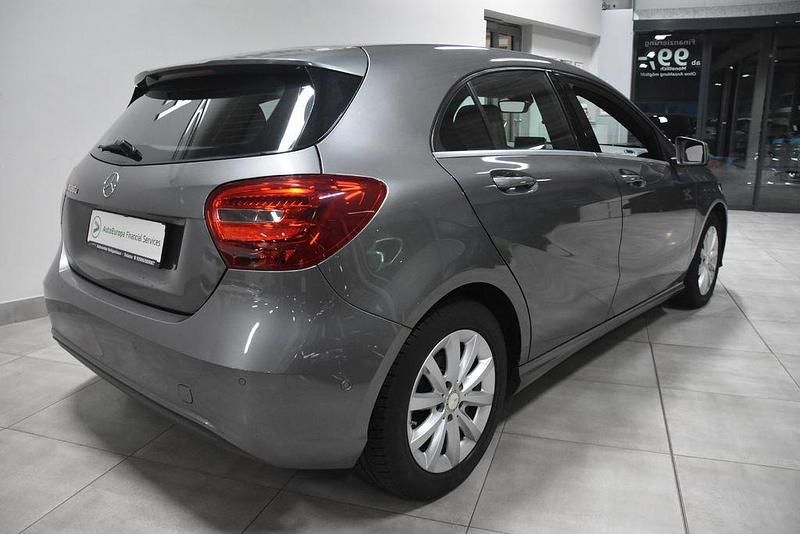 Gebraucht Mercedes A180 109 PS (80 kW) 2016 Grau Limousine