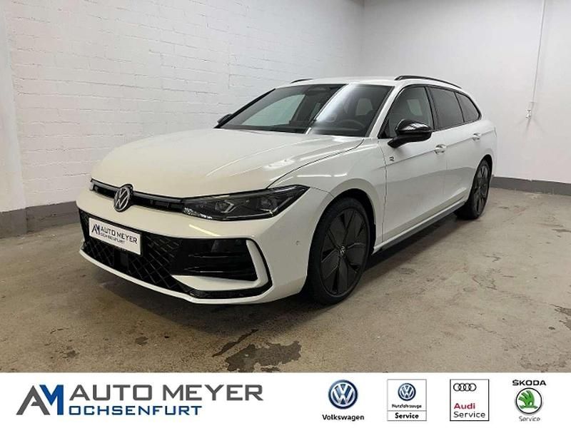 Pure white Gebraucht 2024 VW Passat Style Kombi | 47.470 € - Bild 1/4