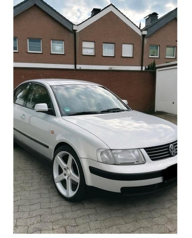 Silber Gebraucht 1999 VW Passat Limousine | 1.400 € - Bild 1/4