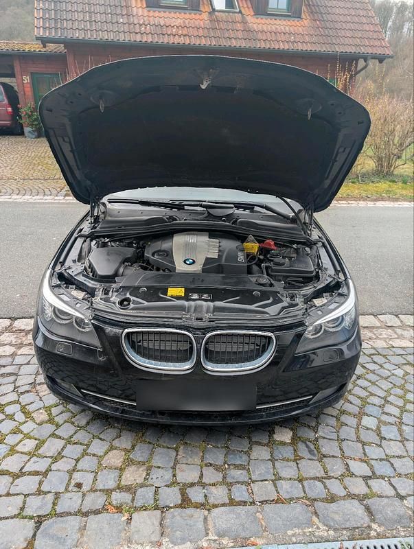 Gebraucht BMW 520 163 PS (119 kW) 2008 Schwarz Kombi