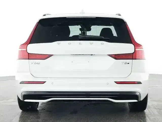 Gebraucht Volvo V60 Plus 310 PS (228 kW) 2025 Crystal white pearl / metallic (metallic) Kombi