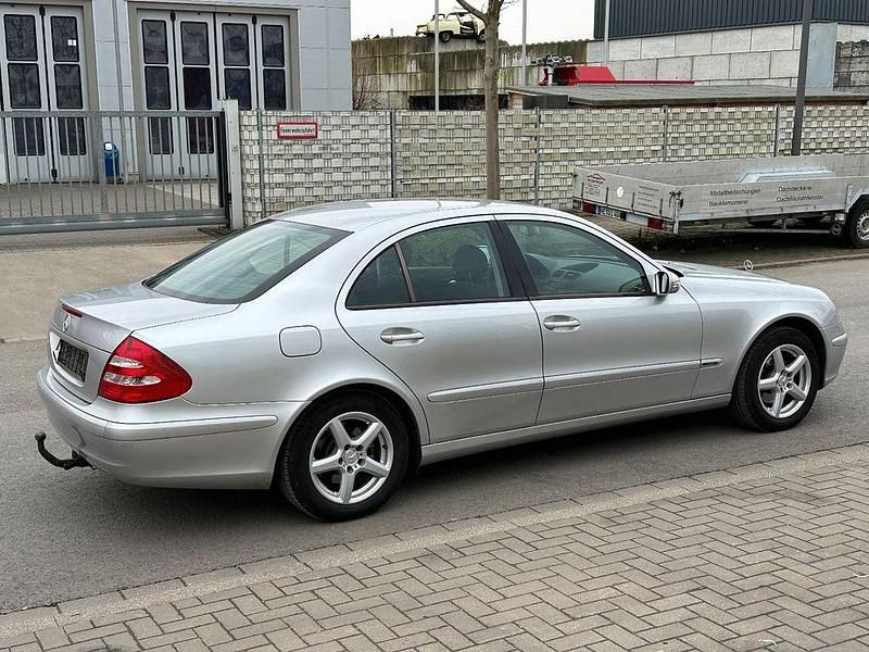 Gebraucht Mercedes E200 Classic 122 PS (89 kW) 2004 Silber Limousine