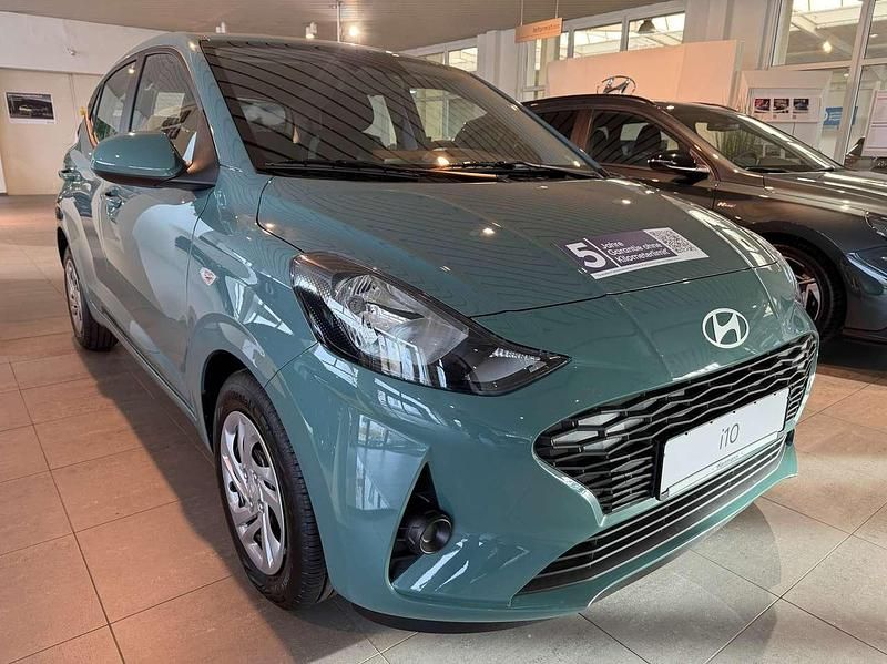 Neu Hyundai i10 Select 63 PS (46 kW) 2025 Mangrove green / mic Kleinwagen