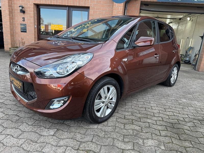 Gebraucht Hyundai ix20 125 PS (91 kW) 2013 Braun Kleinwagen