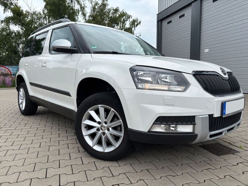 Weiß Gebraucht 2015 Skoda Yeti LAURIN & KLEMENT SUV | 11.000 € - Bild 1/4