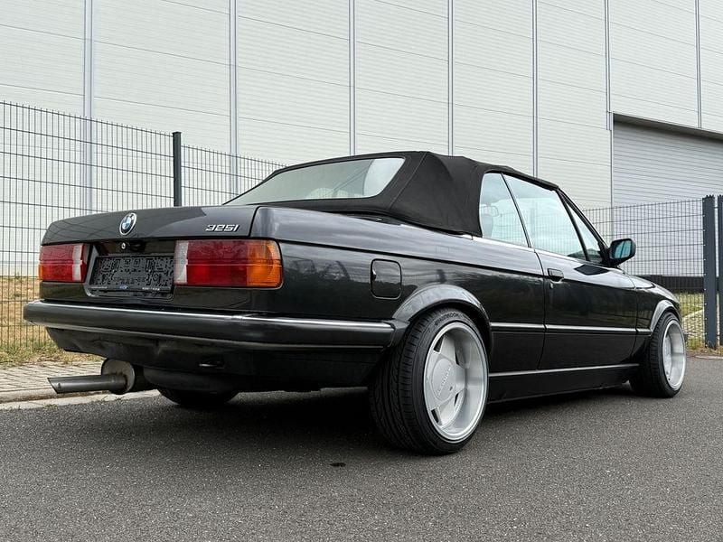 Gebraucht BMW 325 Cabriolet Performance 170 PS (125 kW) 1989 Schwarz Cabrio
