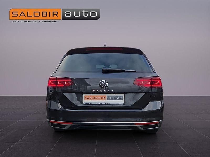 Gebraucht VW Passat Elegance 200 PS (147 kW) 2021 Grau Kombi