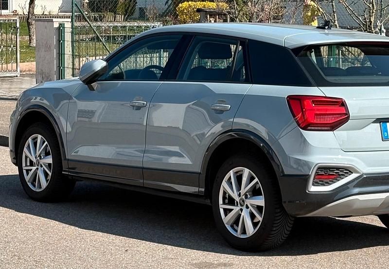 Grau Gebraucht 2023 Audi Q2 Advanced Plus SUV | 26.900 € (Fairer Preis) - Bild 1/3