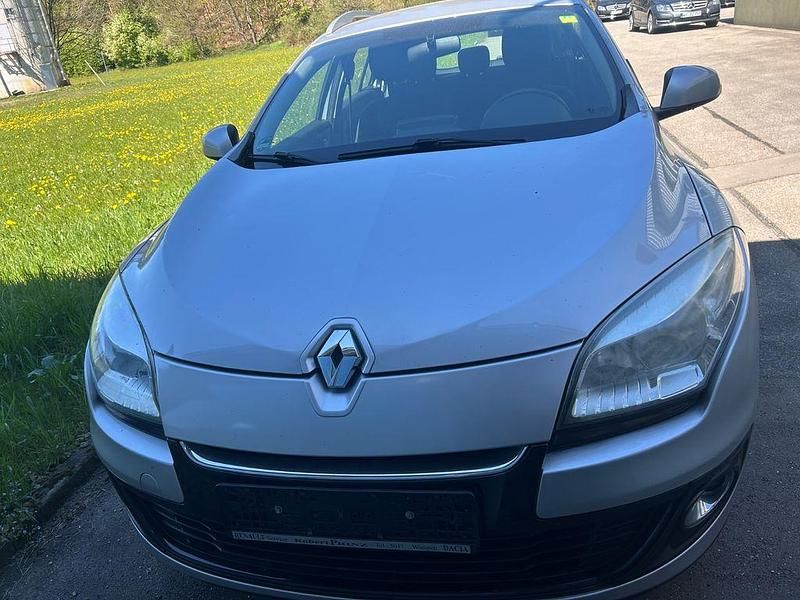 Używany Renault Mégane III Expression 110 KM (80 kW) 2012 Srebrny Sedan/Limuzyna