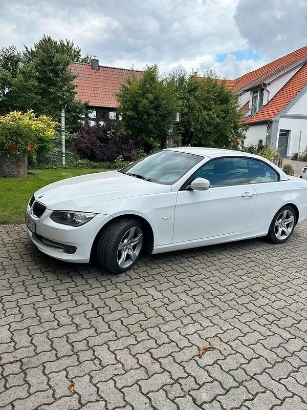 Weiß Gebraucht 2010 BMW 325 Cabriolet Cabrio | 16.900 € (Etwas zu teuer) - Bild 1/4