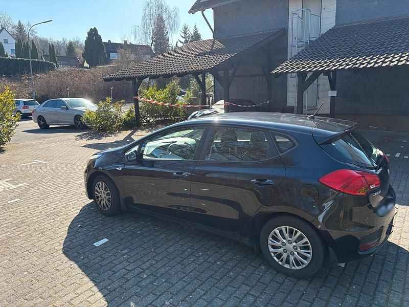 Gebraucht Kia ProCeed 101 PS (74 kW) 2017 Schwarz Kleinwagen