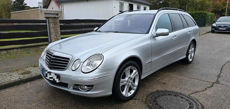 Silber Gebraucht 2007 Mercedes E320 Avantgarde Kombi | 5.800 € (Fairer Preis) - Bild 1/4