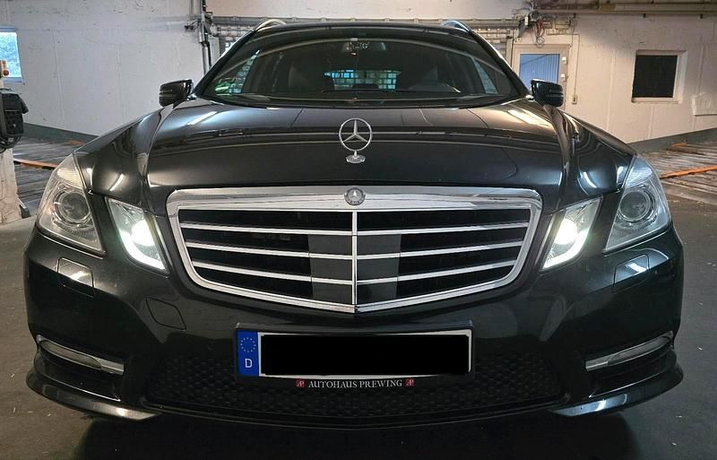 Schwarz Gebraucht 2012 Mercedes 190 AMG Limousine | 14.900 € - Bild 1/4