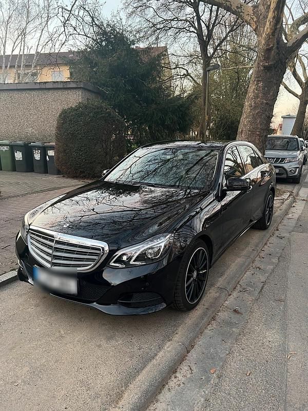 Schwarz Gebraucht 2014 Mercedes E300 Limousine | 19.400 € (Teuer) - Bild 1/4