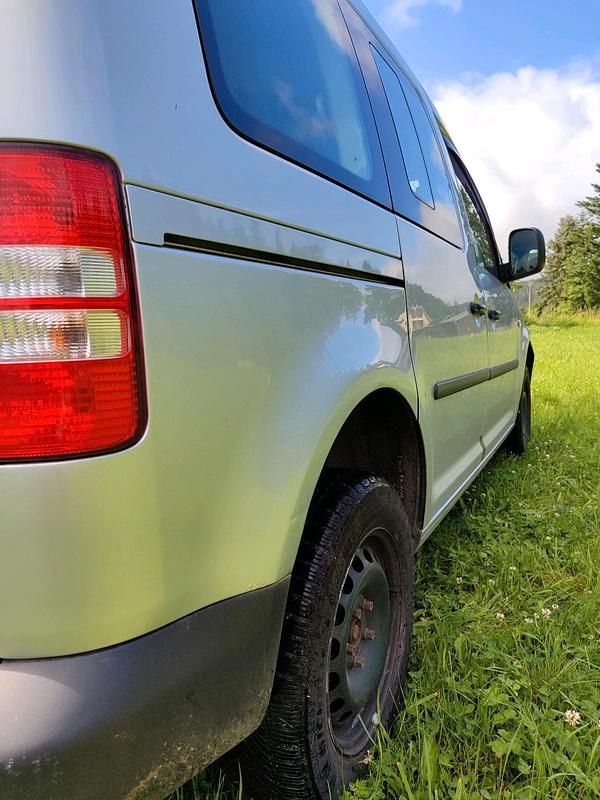 Gebraucht VW Caddy Basis 185 PS (136 kW) 2013 Silber Van / Kleinbus