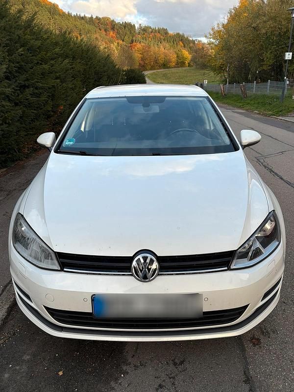 Weiß Gebraucht 2014 VW Golf VII Limousine | 8.000 € (Fairer Preis) - Bild 1/4