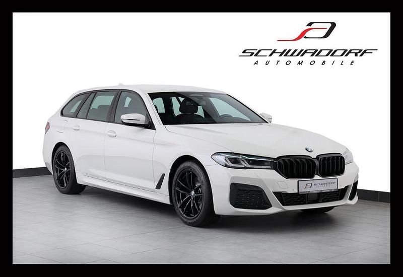 Weiß Gebraucht 2022 BMW 520 M Sport Kombi | 39.900 € (Teuer) - Bild 1/4