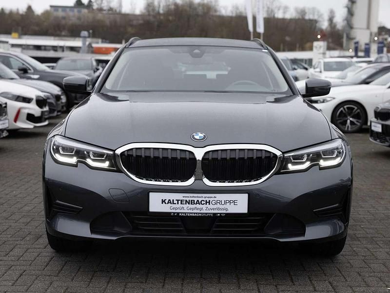 Gebraucht BMW 330e Advantage 292 PS (214 kW) 2021 Grau Kombi