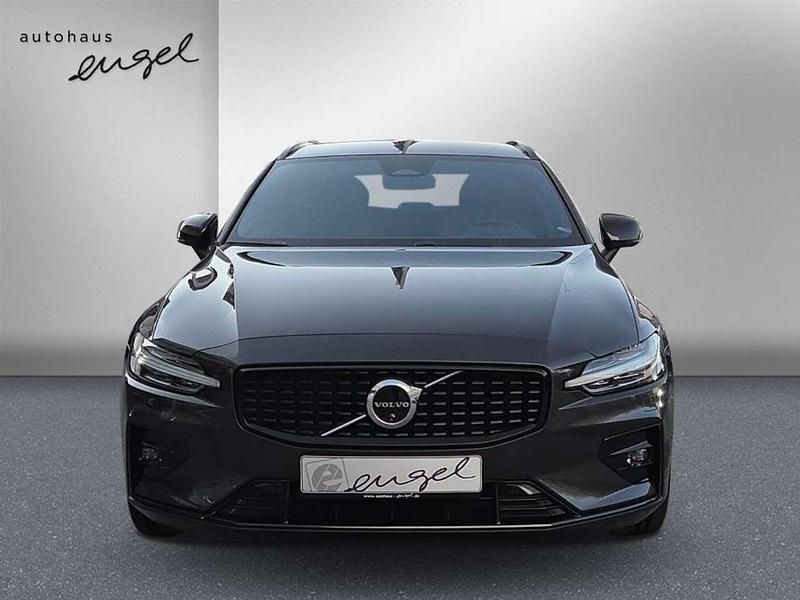 Gebraucht Volvo V60 Plus 197 PS (144 kW) 2023 Platinum grey (metallic) Kombi