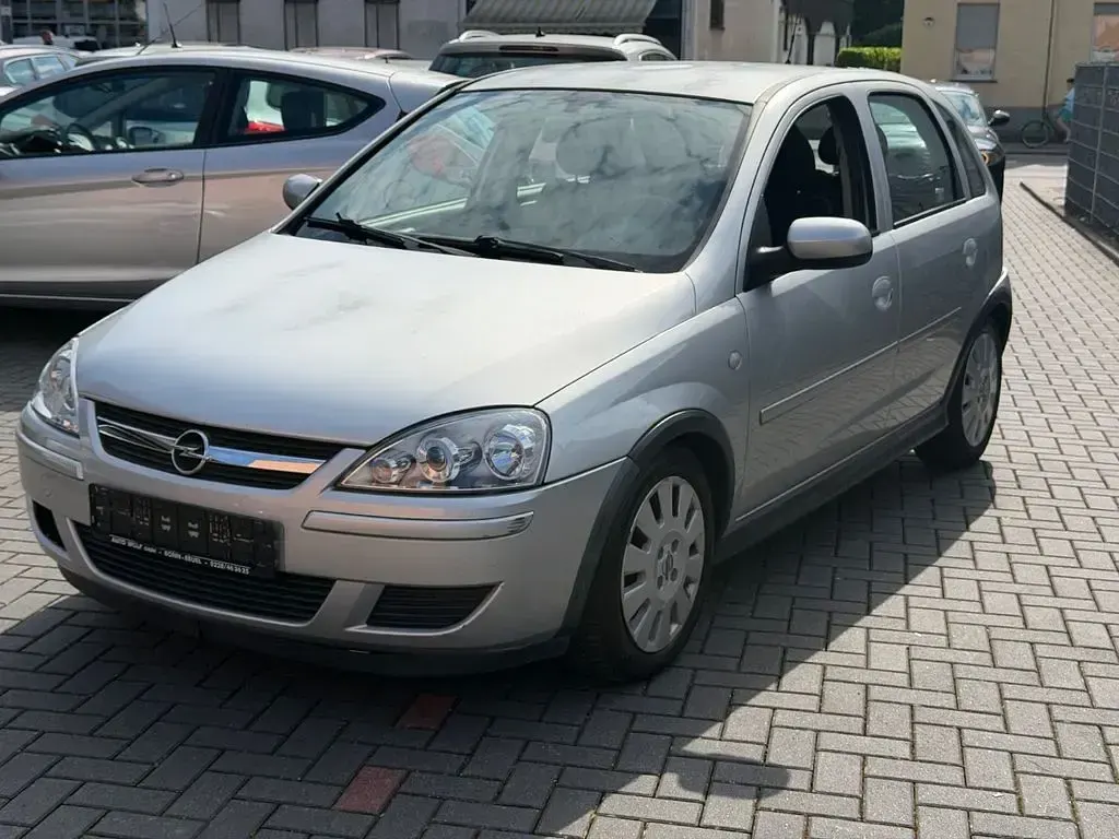 Używany Opel Corsa 75 KM (55 kW) 2004 Srebrny Hatchback