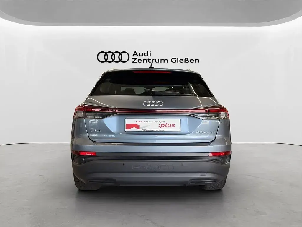 Gebraucht Audi Q4 e-tron Basis 150 kW (204 PS) 2023 Blau SUV