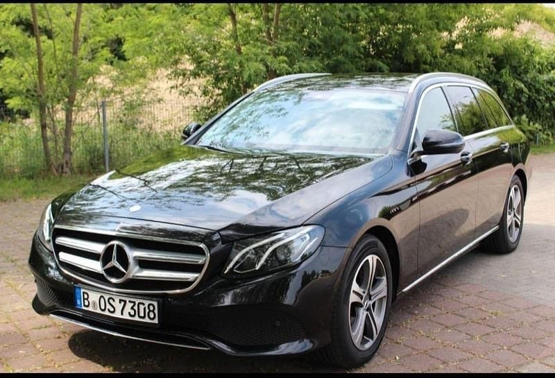 Gebraucht Mercedes E220 Avantgarde 194 PS (142 kW) 2017 Schwarz Limousine