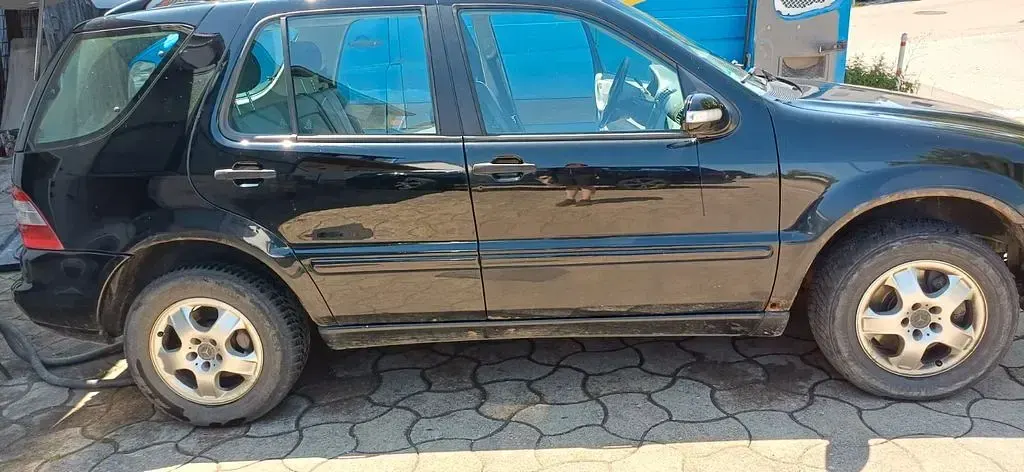 Gebraucht Mercedes ML270 163 PS (119 kW) 2003 Schwarz SUV