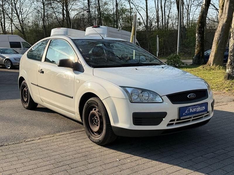 Gebraucht Ford Focus Trend 80 PS (58 kW) 2006 Weiß Kleinwagen