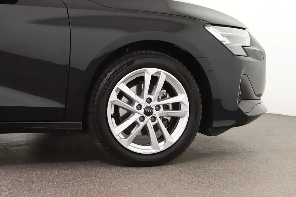 Gebraucht Audi A3 Sport 150 PS (110 kW) 2025 Mythosschwarz metallic Limousine