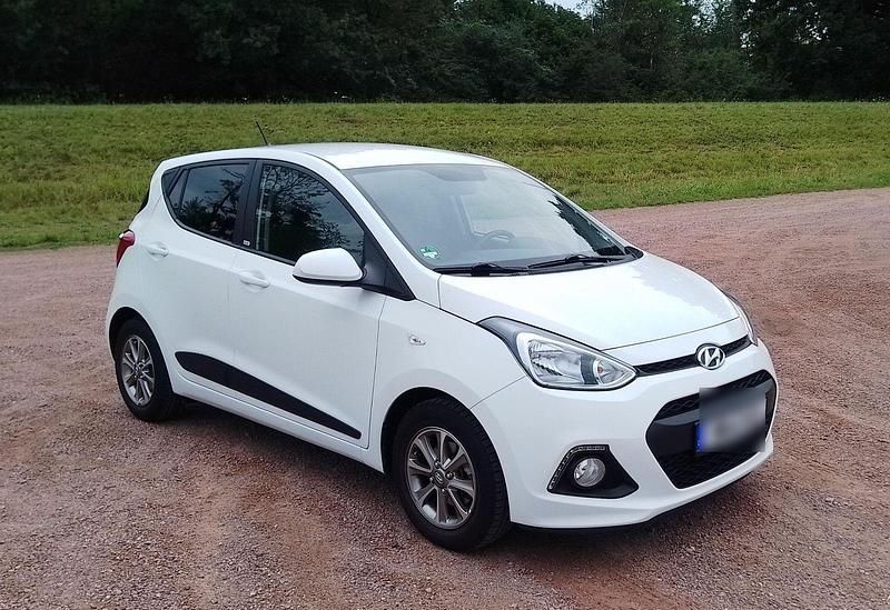 Gebraucht Hyundai i10 Passion 67 PS (49 kW) 2016 Weiß Kleinwagen