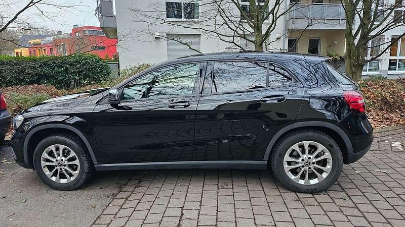 Używany Mercedes GLA180 109 KM (80 kW) 2017 Czarny SUV
