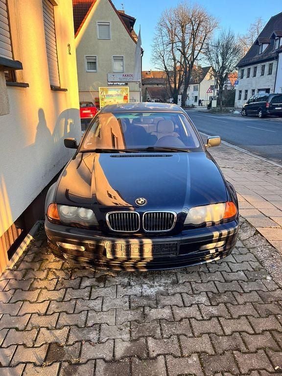 Blau Gebraucht 2000 BMW 316 Limousine | 1.300 € (Superpreis) - Bild 1/4