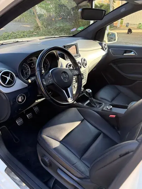 Second-hand Mercedes B200 156 CP (114 kW) 2012 Alb Monovolum
