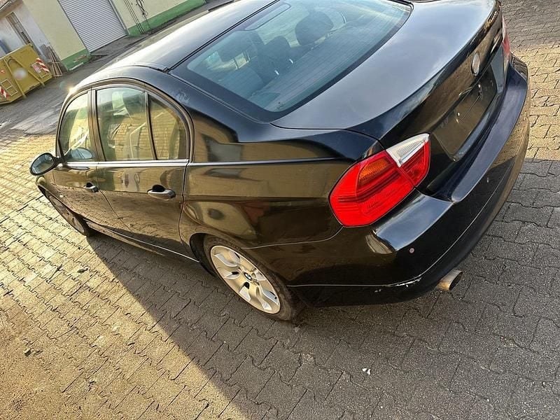 Gebraucht BMW 318 129 PS (94 kW) 2006 Schwarz Limousine