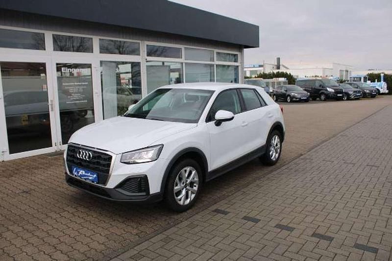 Gebraucht Audi Q2 Basis 110 PS (80 kW) 2022 Gletscherweiß metallic SUV