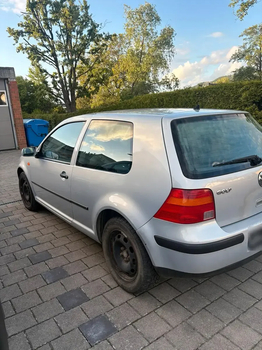 Gebraucht VW Golf III 100 PS (73 kW) 1999 Silber Kleinwagen
