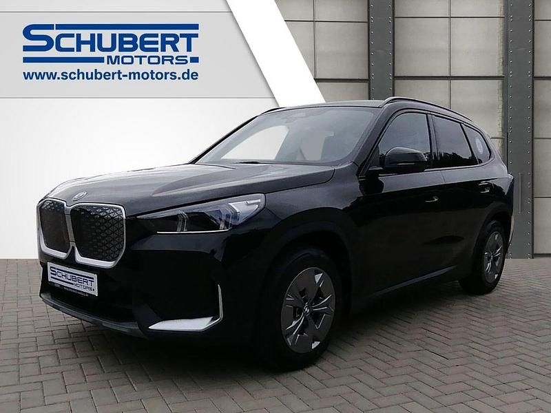 Schwarz Neu 2025 BMW iX1 SUV | 55.930 € (Teuer) - Bild 1/4