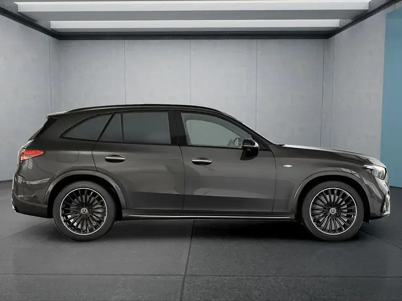 Gebraucht Mercedes GLC300 204 PS (150 kW) 2025 Grau SUV
