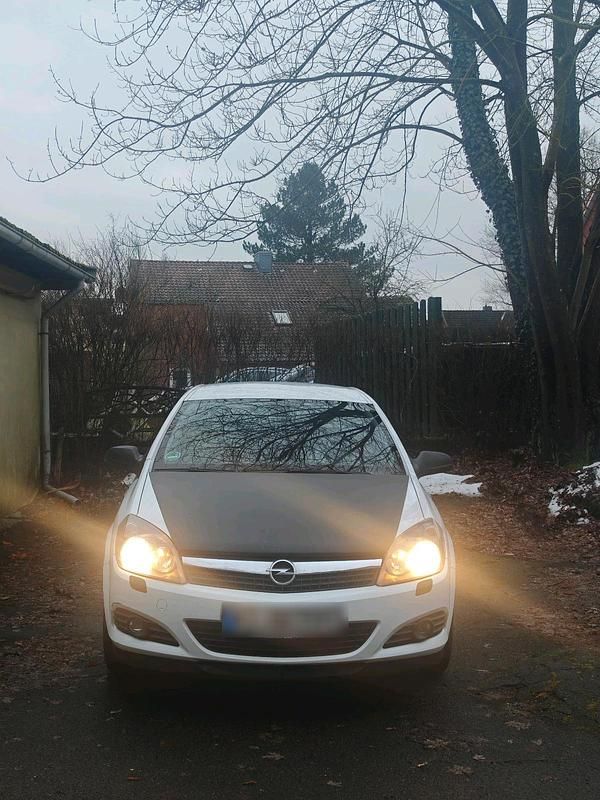 Gebraucht Opel Astra GTC 90 PS (66 kW) 2008 Weiß Coupé