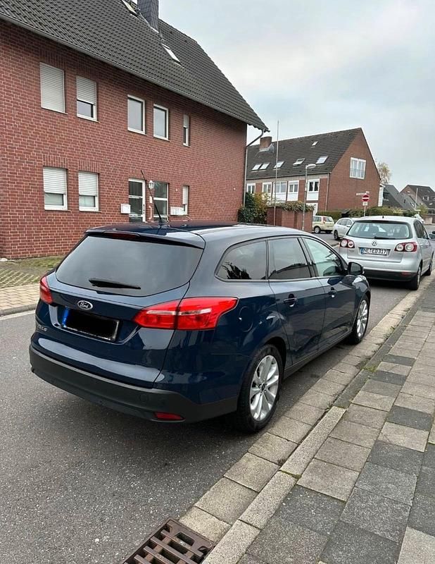 Gebraucht Ford Focus 120 PS (88 kW) 2016 Blau Kombi