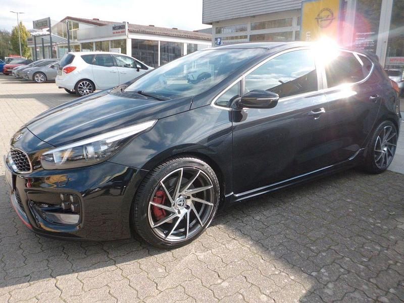 Schwarz Gebraucht 2017 Kia Ceed GT-Track Limousine | 12.990 € (Fairer Preis) - Bild 1/4