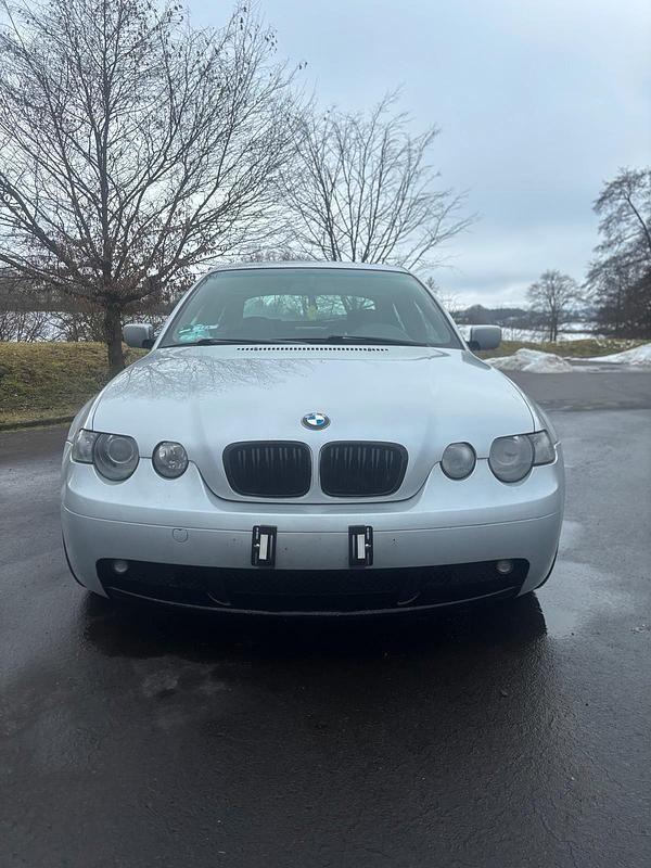 Gebraucht BMW 325 200 PS (147 kW) 2002 Silber Coupé