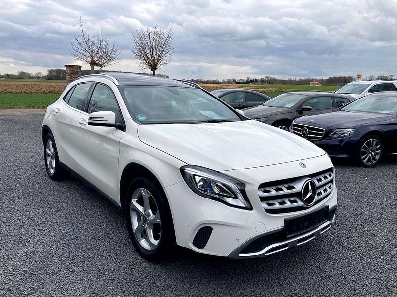 Gebraucht Mercedes GLA180 122 PS (89 kW) 2017 Calcitweiss SUV