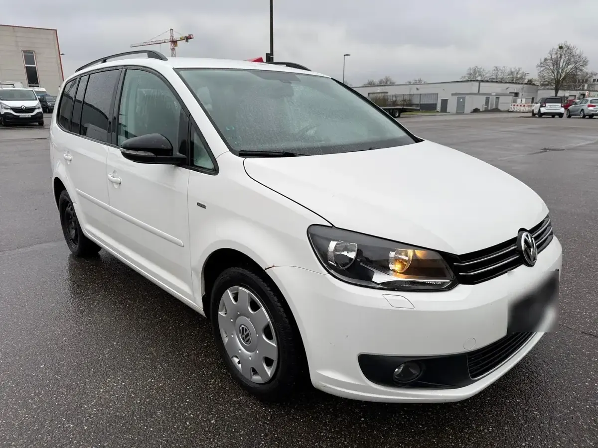 Gebraucht VW Touran Edition 140 PS (102 kW) 2012 Weiß Van / Kleinbus
