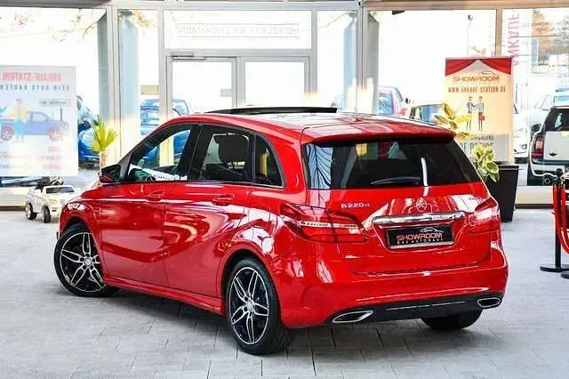 Gebraucht Mercedes B220 AMG line 177 PS (130 kW) 2015 Rot (jupiterrot uni) Kleinwagen