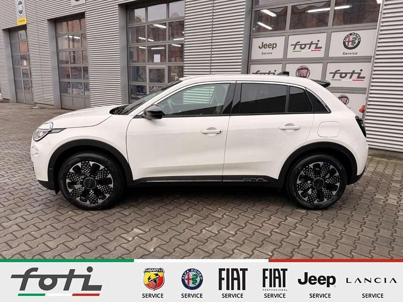 Neu Fiat 600 La Prima 145 PS (106 kW) 2026 Gelato weiß SUV
