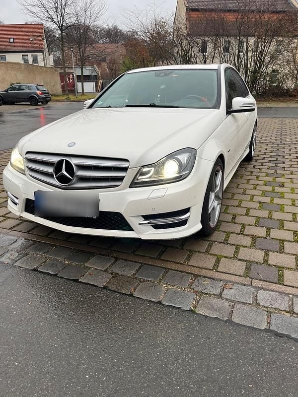 Gebraucht Mercedes C250 204 PS (150 kW) 2011 Weiß Limousine