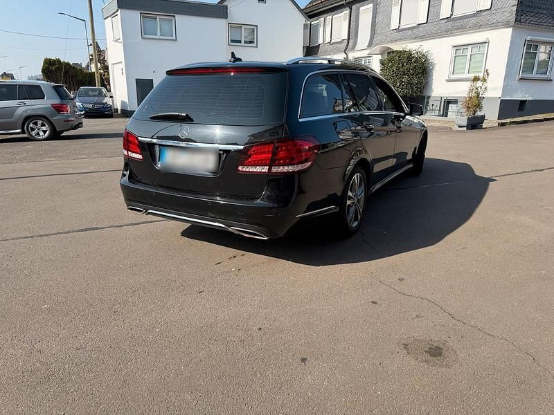 Gebraucht Mercedes E350 258 PS (189 kW) 2015 Schwarz Kombi