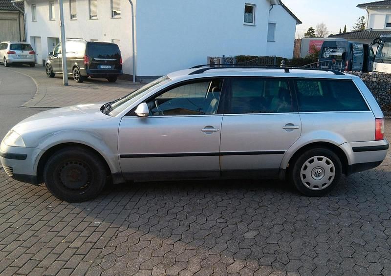 Second-hand VW Passat 101 CP (74 kW) 2005 Argintiu Break