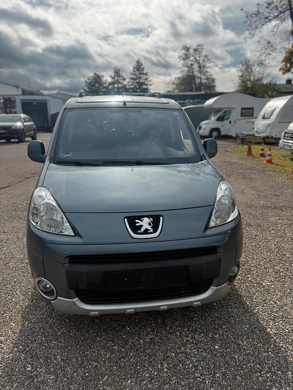 Blau Gebraucht 2009 Peugeot TePee Van / Kleinbus | 2.100 € - Bild 1/4